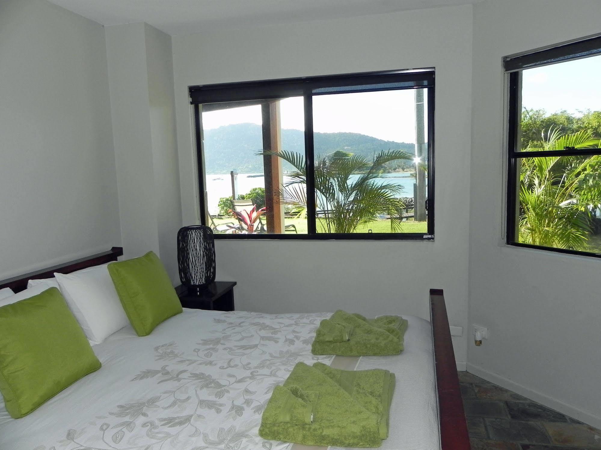 Airlie Waterfront Bed & Breakfast Airlie Beach Exterior photo